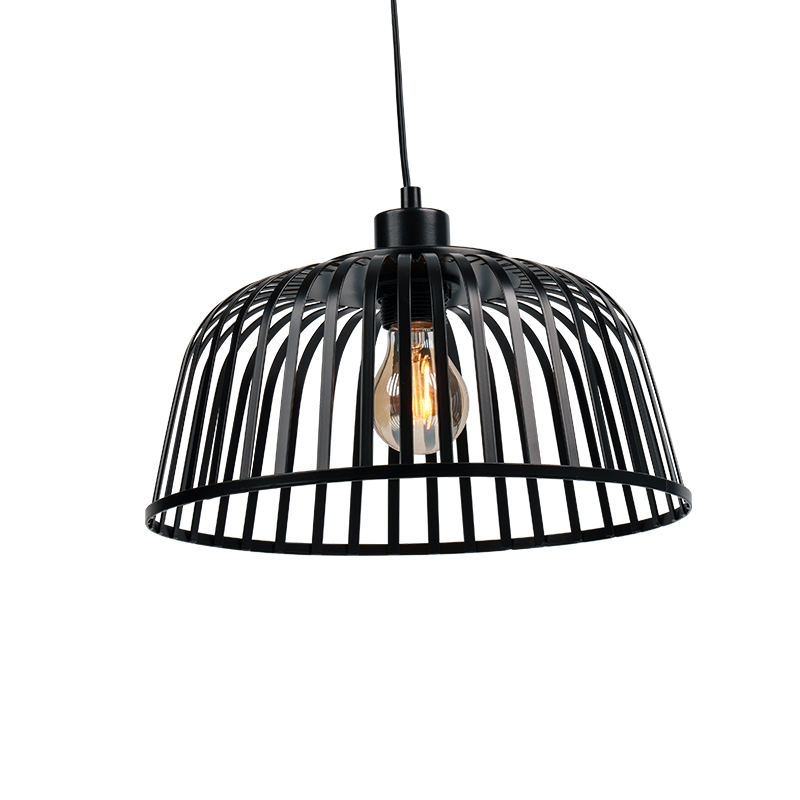 ثريا الحديد القديمة