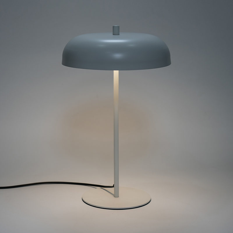 مصباح طاولة معدني خمر LED