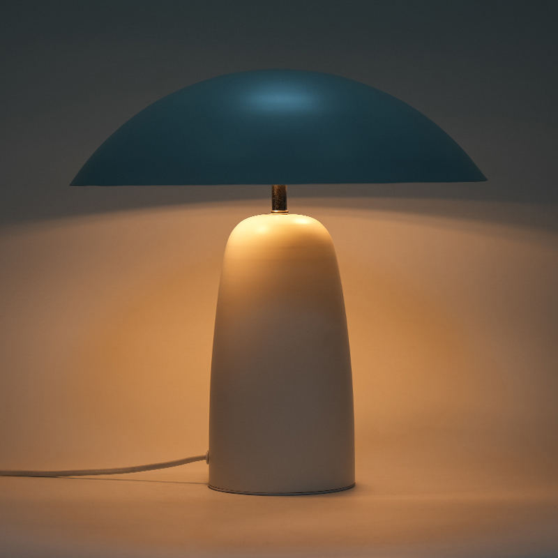 مصباح طاولة على شكل فطر معدني