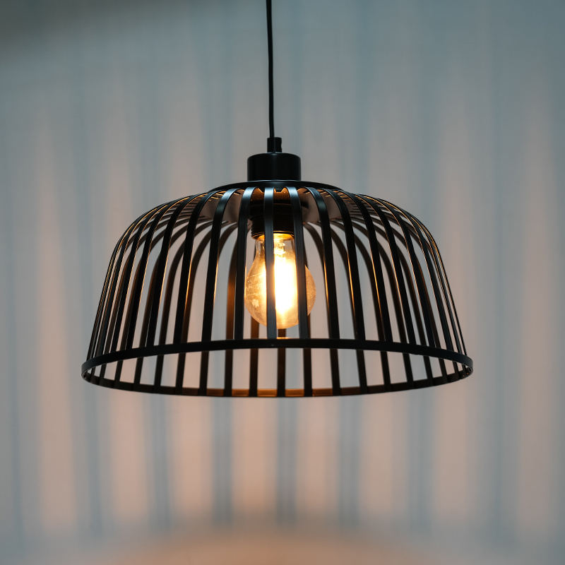 ثريا الحديد القديمة