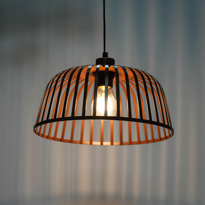 ثريا الحديد القديمة