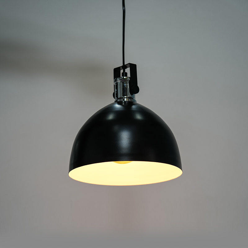 الثريا المعدنية الهندسية الشمال